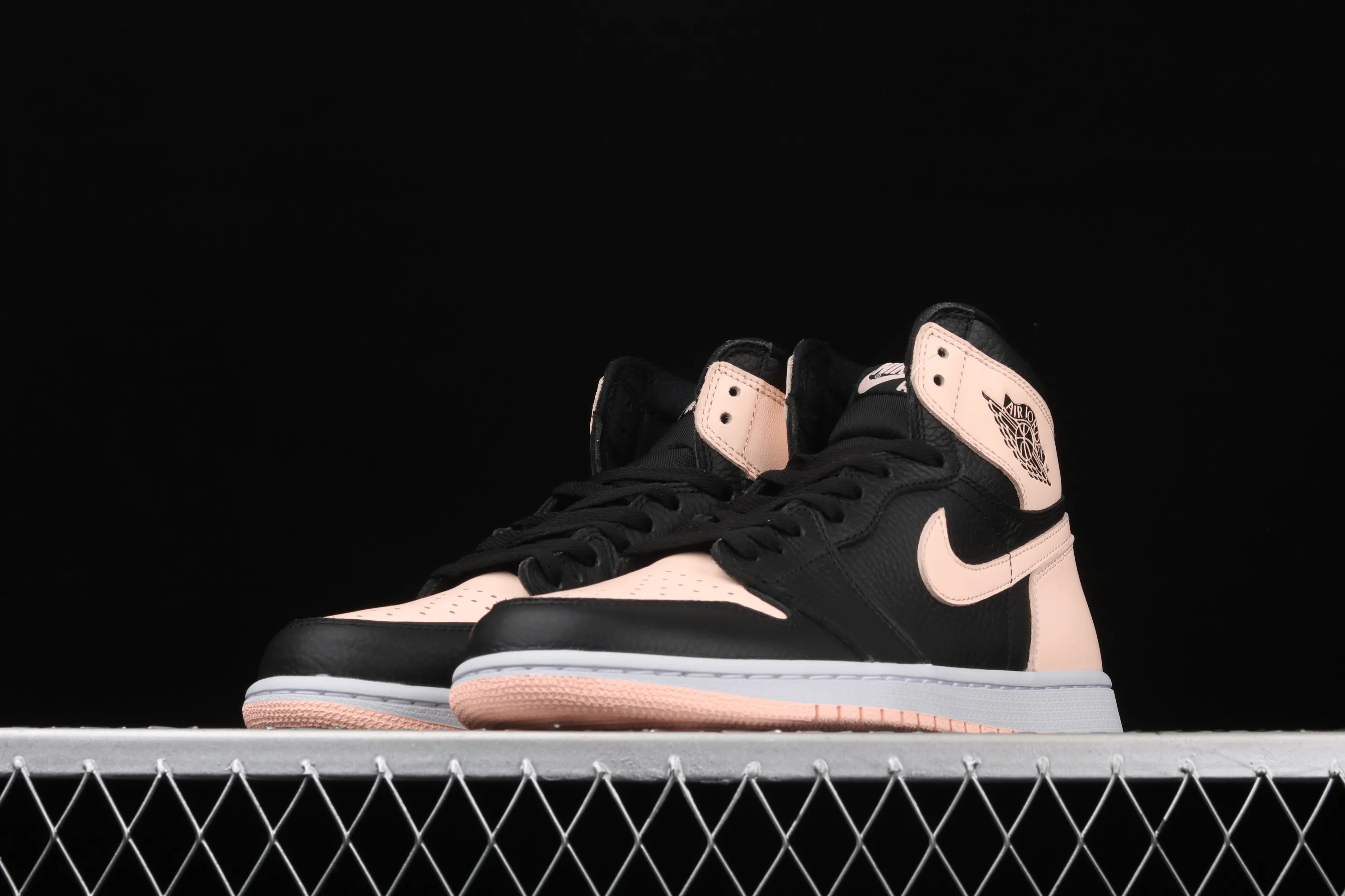 All categories Air Jordan Jordan series basketball shoes Air Jordan 1 High X version Air Jordan 1 "Crimson Tint" AJ1 Joe 1 black powder 555088-081
